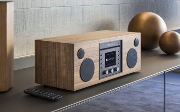Como-Audio-Walnut-lifestyle Como Audio Walnut lifestyle