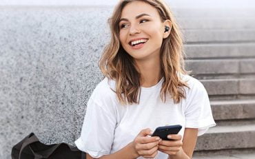 Control-Your-Favourite-Songs-With-The-Hitune-Earbuds Control Your Favourite Songs With The Hitune Earbuds