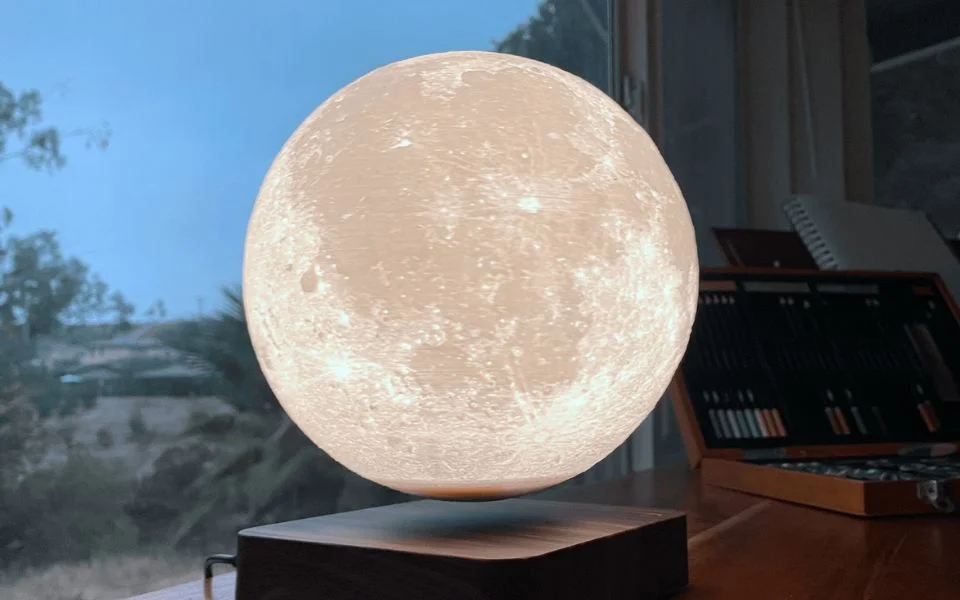 Authentic lunar beauty for your bedroom ambiance