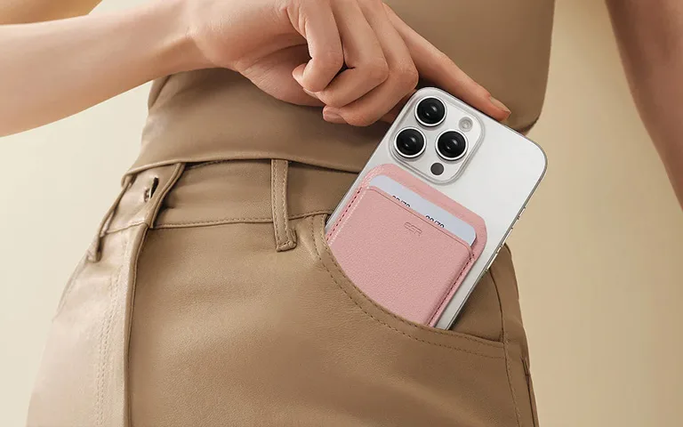 ESR Tech Aura Wallet Stand Magnetic